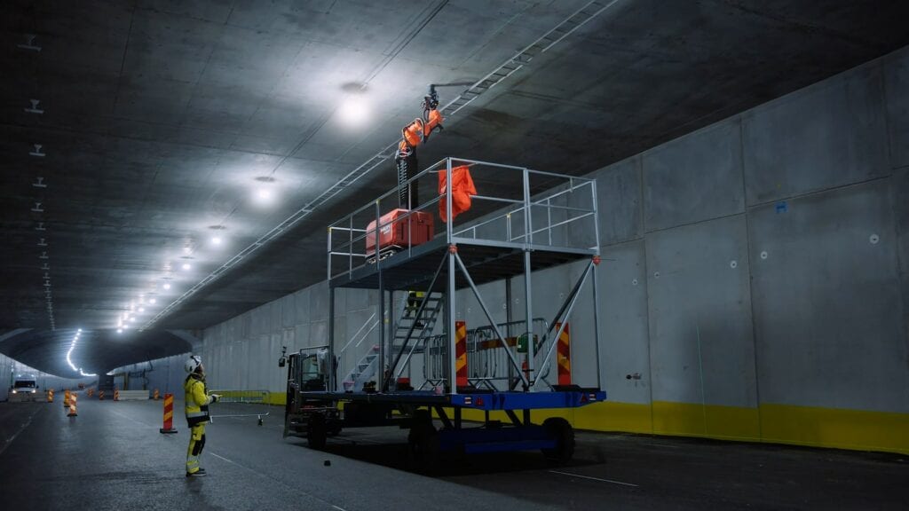 Borra med robot i vägtunnel