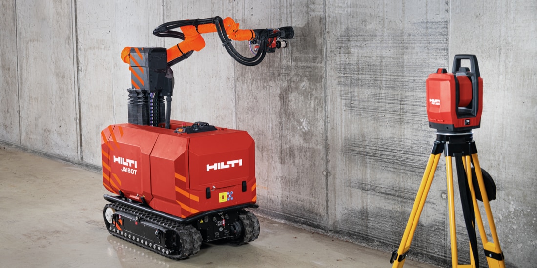 Hilti PLT 300 utsättningsverktyg och Jaibot borrobot utför installationslösningar på en byggarbetsplats.