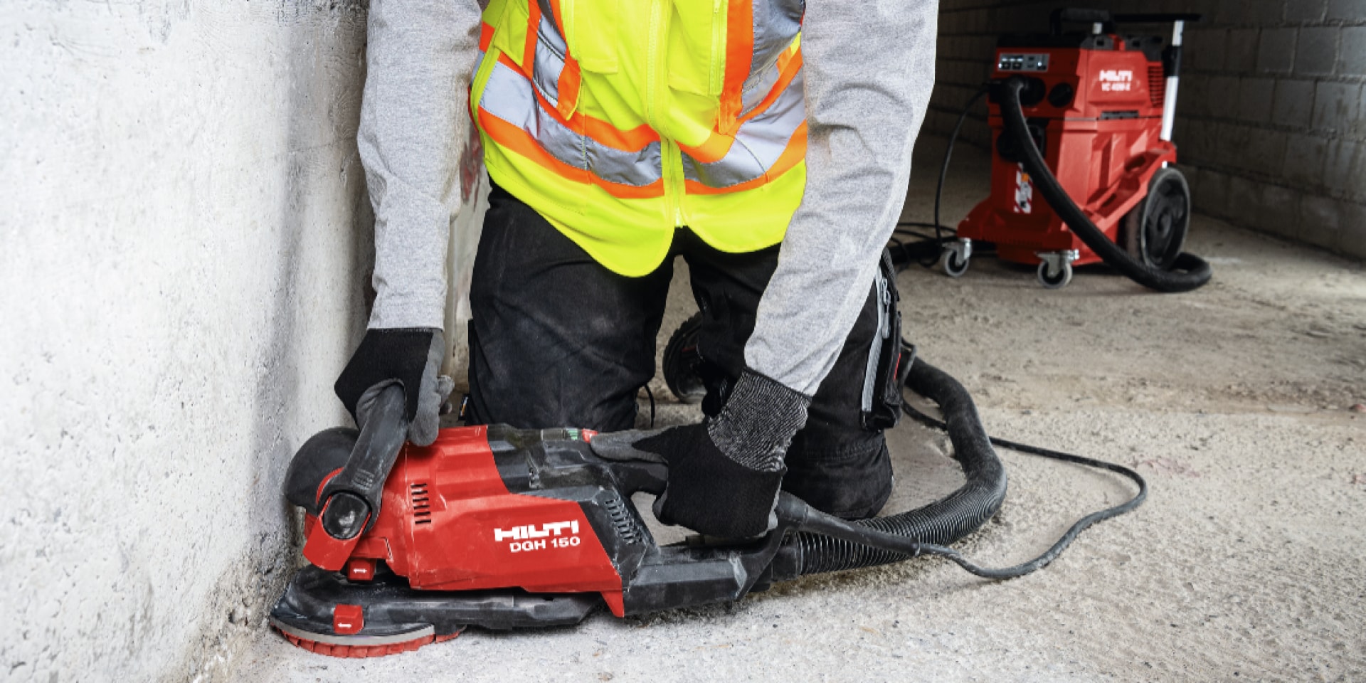 For virtually dust-free results combine tools like the DG 150 concrete grinder with a vacuum cleaner