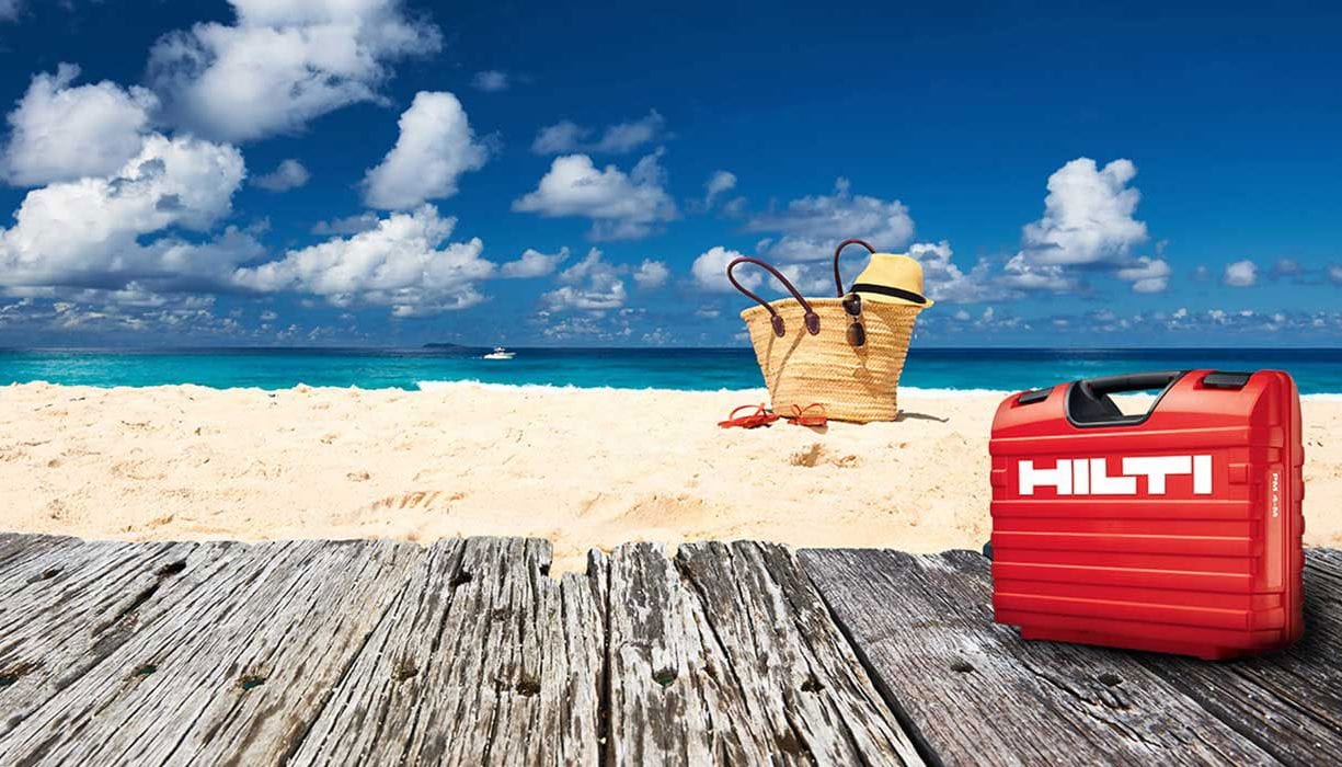 verktygslåda från HIlti på en strand
