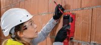 PS 85 Väggskanner Lättanvänd väggskanner och bultsökare för att förhindra att träffa inbäddade föremål vid borrning eller kapning i närheten Användningsområden 6