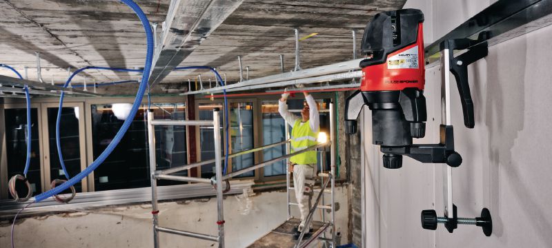 PM 4-M Multilinjelaser Multilinjelaser med 3 linjer och VVS punktlaser med röd stråle Användningsområden 1