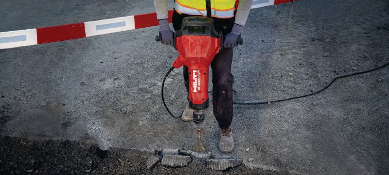 TE 3000-AVR kraftfull elektrisk bilningsmaskin Exceptionellt kraftfull bilningsmaskin för kraftfull rivning av betong, kapning i asfalt, arbeten i jord och lera samt drivning av jordspett Användningsområden 1