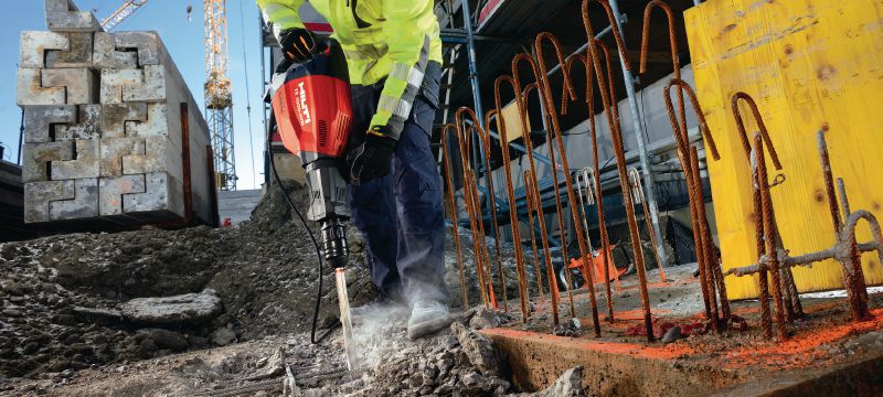 TE 1000-AVR Elektrisk bilningsmaskin Flexibel bilningsmaskin främst för rivning av golv men även väggar ibland (har universell kabel) Användningsområden 1