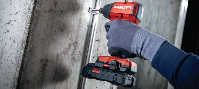 SID 4-22 Batteridriven slagskruvdragare SID 4 Kompakt borstlös slagskruvdragare optimerad för mer tillförlitlig och effektiv icke-strukturell infästning i trä och metall (Nuron plattform) Användningsområden 1