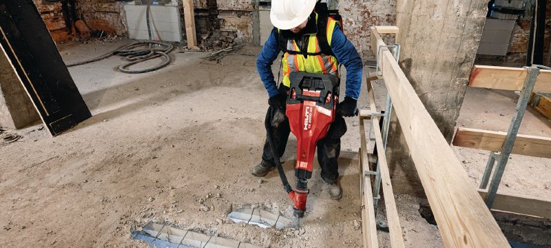 TE 2000-22 TE-S Batteridriven bilningsmaskin TE 2000 Kraftfull och lätt 22 V bilningsmaskin för demolering av betong (Nuron Plattform) Användningsområden 1