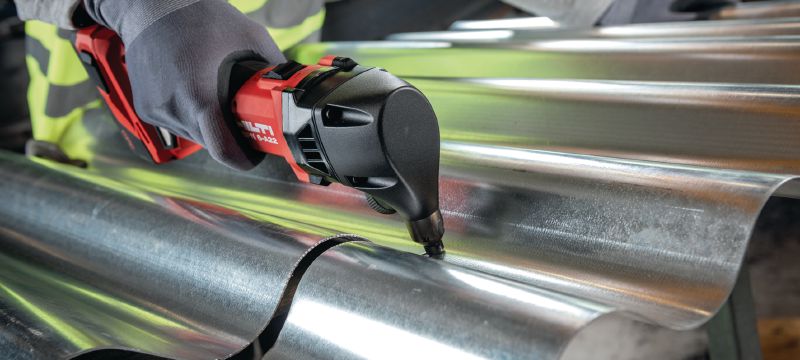 SPN 6-A22 batteridriven nibblare Smidig och flexibel batteridriven nibblare för frihandskapning i stort sett alla korrugerade och trapetsformade plåtar samt C-, L- och U-profiler upp till 2,0 mm Användningsområden 1