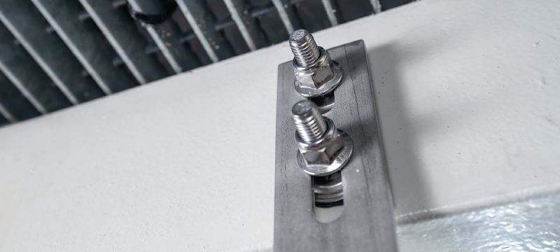 F-BT-MR SN Gängbultar med tätningsbricka Gängbultar i rostfritt stål för användning med Hilti Stud Fusion, inklusive tätningsbricka och säkerhetsflänsmutter Användningsområden 1