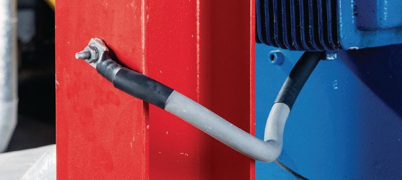 S-BT-EF HC Gängbult Gängbult (kolstål, gängstorlek i mm) för elektriska anslutningar i stål i lätt korrosiva miljöer, rekommenderas maximalt tvärsnitt på ansluten kabel 120 mm² Användningsområden 1