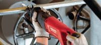 SR 4-A22 Tigersåg Batteridriven tigersåg 22 V gjort för de vanligaste rivningsjobben och kapning med minimal vibration Användningsområden 1