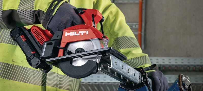 SC 4MR-22 Batteridriven cirkelsåg Batteridriven cirkelsåg med minimerad vikt och storlek för kapning ovanför huvudet upp till 51 mm │2 djup (Nuron plattform) Användningsområden 1