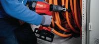 NCT 85 C-22 Batteridriven kapmaskin för koppar-/aluminiumkablar Batteridriven kapmaskin med pistolgrepp för koppar- och aluminiumkablar upp till 3,3 │85 mm (Nuron-batteriplattform) Användningsområden 3