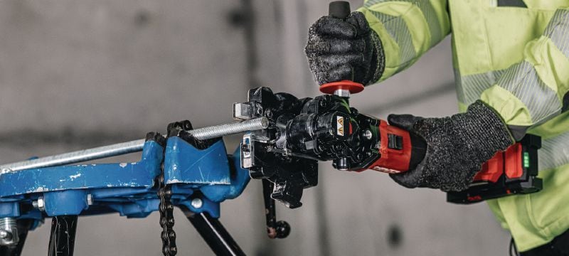 NRC 6-22 Batteridriven armeringskap Batteridriven armeringskap för kall kapning med låg gnistbildning av gängstänger och (25 mm/#8) armeringsjärn (Nuron plattform) Användningsområden 1