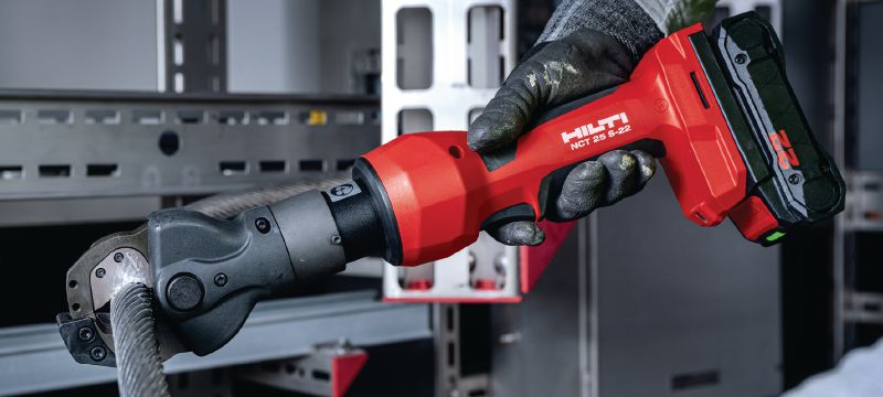 NCT 25 S-22 Batteridriven kabelsax för ACSR och ledare Batteridriven hydraulisk kabelsax för stålförstärkta aluminiumledare och kablar (ACSR) på Nuron batteriplattformen Användningsområden 1