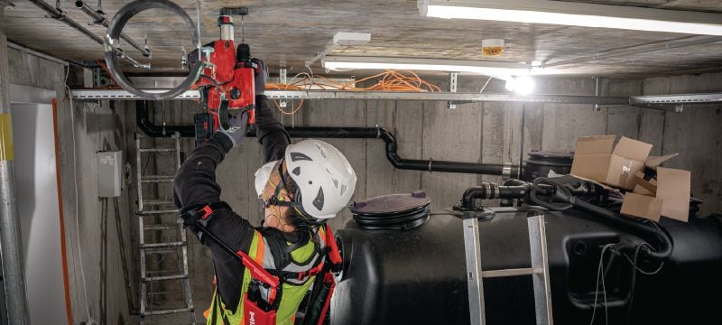 EXO-S exoskelett för arbete ovanför axelhöjd Exoskelett med bärbar konstruktion som hjälper till att avlasta axel- och nackområdet vid arbete ovanför huvudet, för bicepsmått upp till 40 cm Användningsområden 1