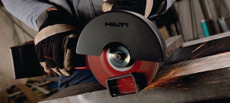 AG 150-A36 Batteridriven vinkelslip Kraftfull batteridriven vinkelslip 36 V med borstlös motor som kapar och slipar med skivor upp till 150 mm i diameter Användningsområden 1